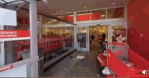 打砸抢烧乱成一锅粥，老美还四处秀肌肉！真的