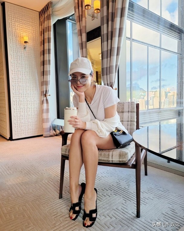 陳豪親自為老婆陳茵媺拍攝多張美照夫妻倆手牽手露幸福背影合照