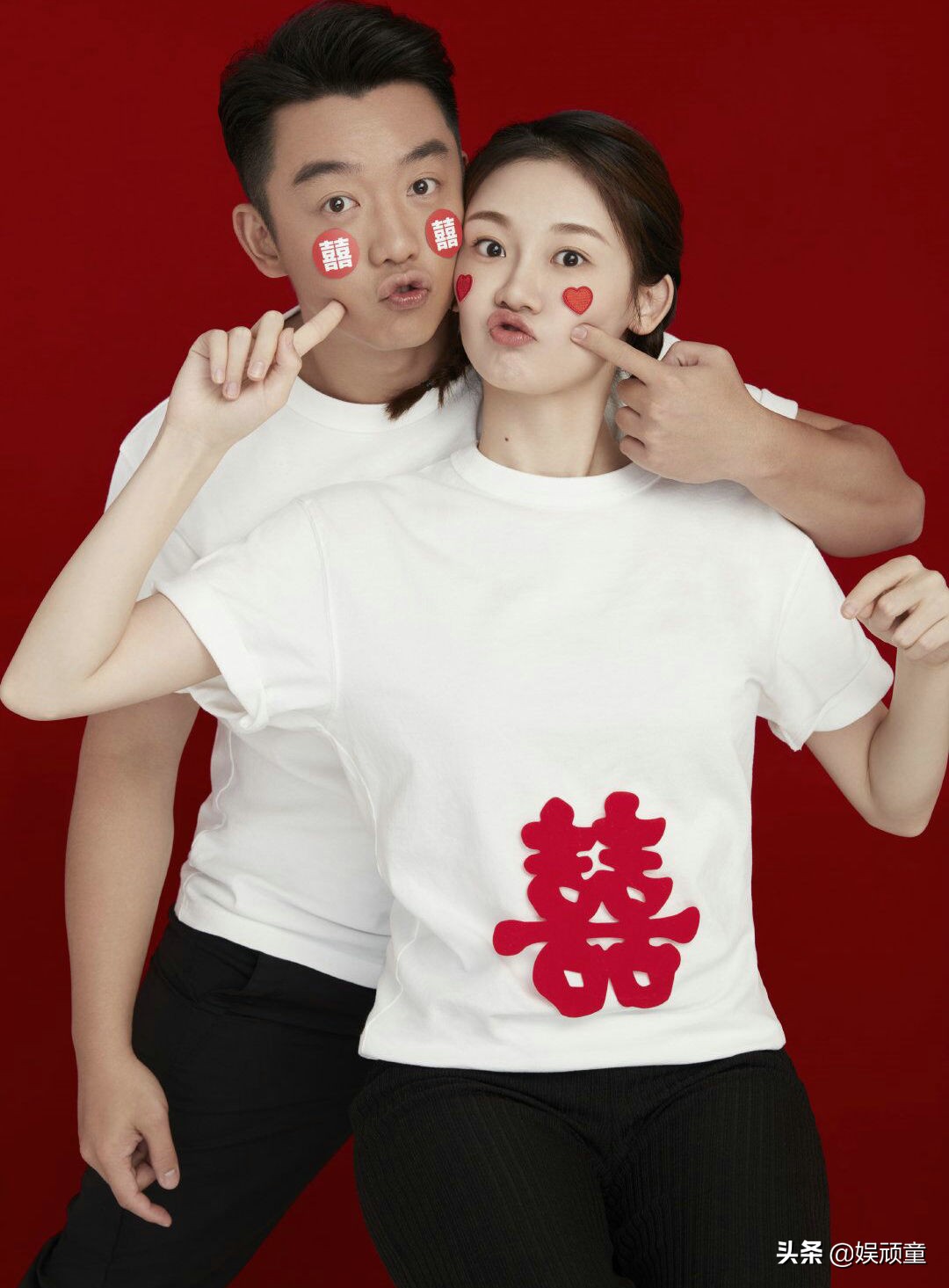 郑恺苗苗公布恋情，王俊凯意外成“电灯泡”，