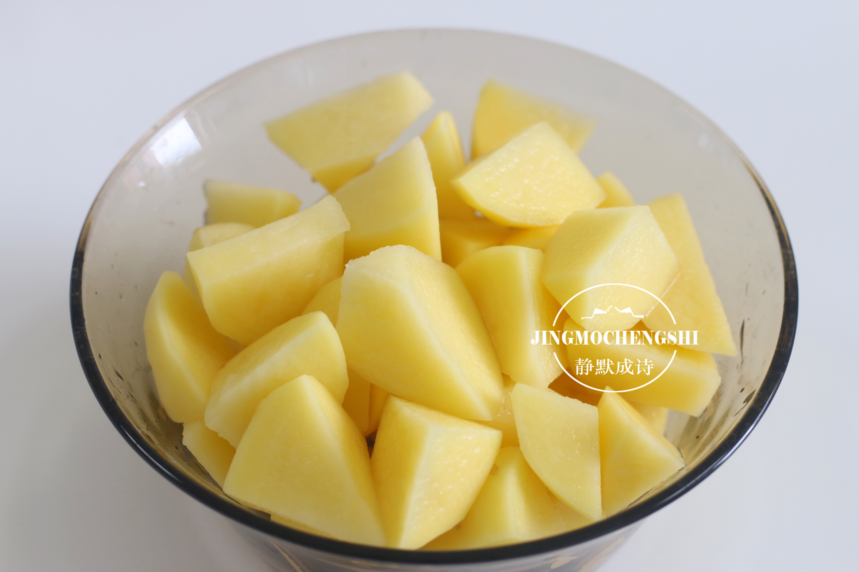 鸡腿和它是绝配，像我这样烧上1锅，好吃又解馋，你也来1勺？