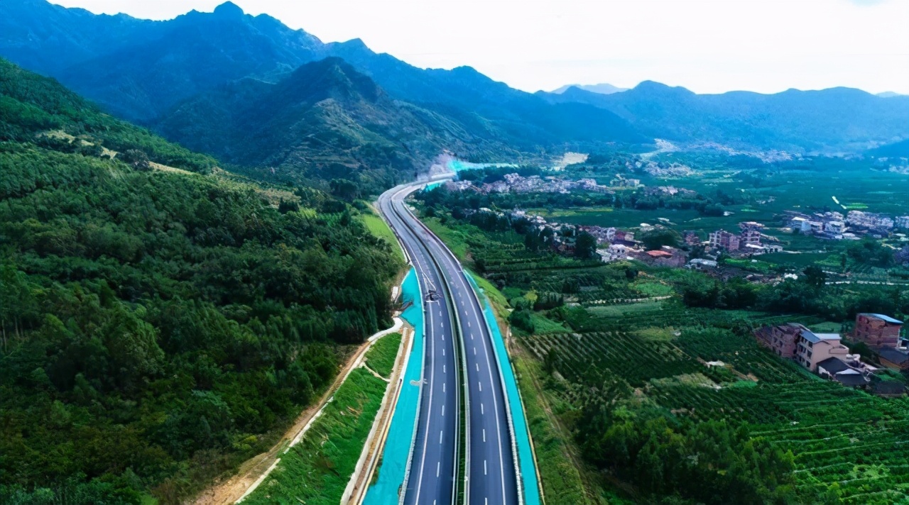 湖北建一条高速公路，长126千米，直达鄂豫省界，对接安罗高速