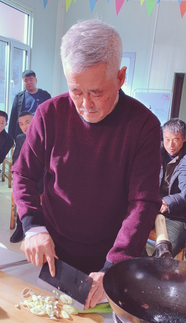 63岁赵本山未加美颜真实状态曝光，皱纹很多显苍老，但身体极佳
