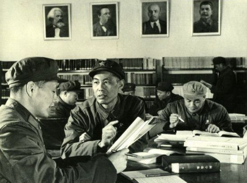 1985年百万裁军，很多部队领导不服，邓小平：头头不通调头头