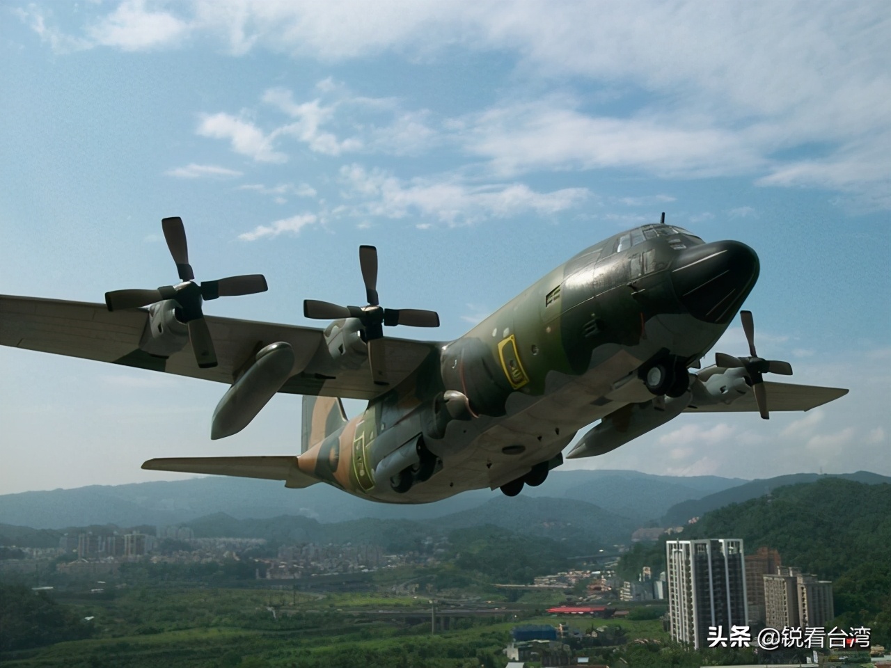 台軍揭秘系列之8｜屏東空軍基地：反潛機、預警機、運輸機的�機窩�