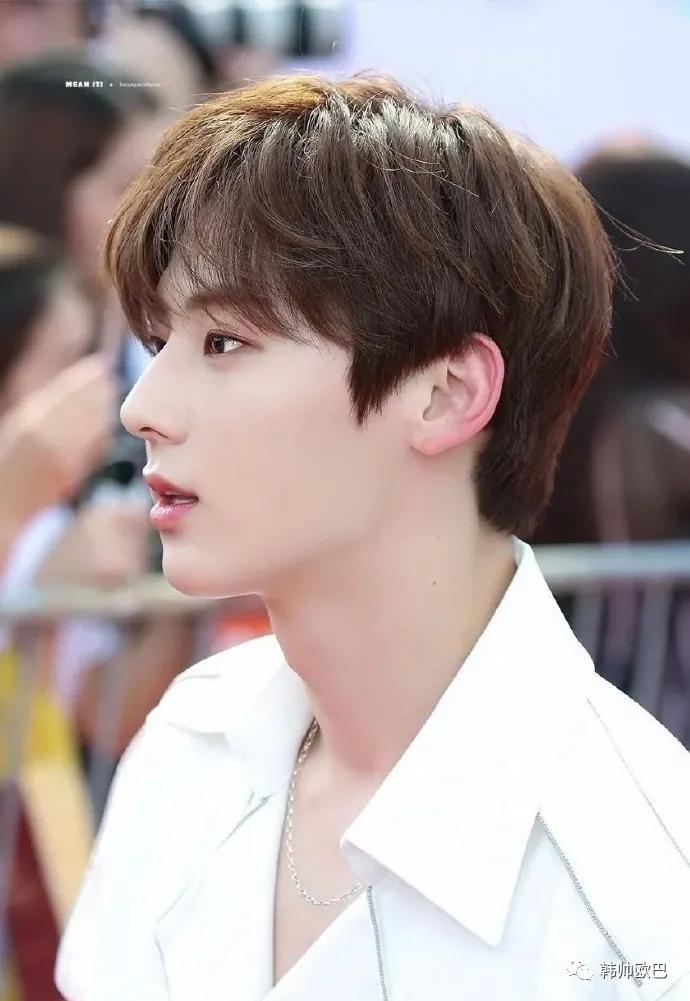 男团爱豆艺术般的下颚线