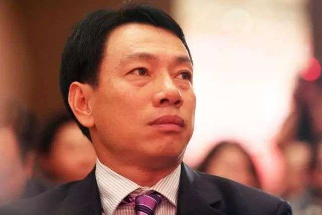 福建穷小子，小学没毕业，逆袭成福州首富，身家580亿却偷税
