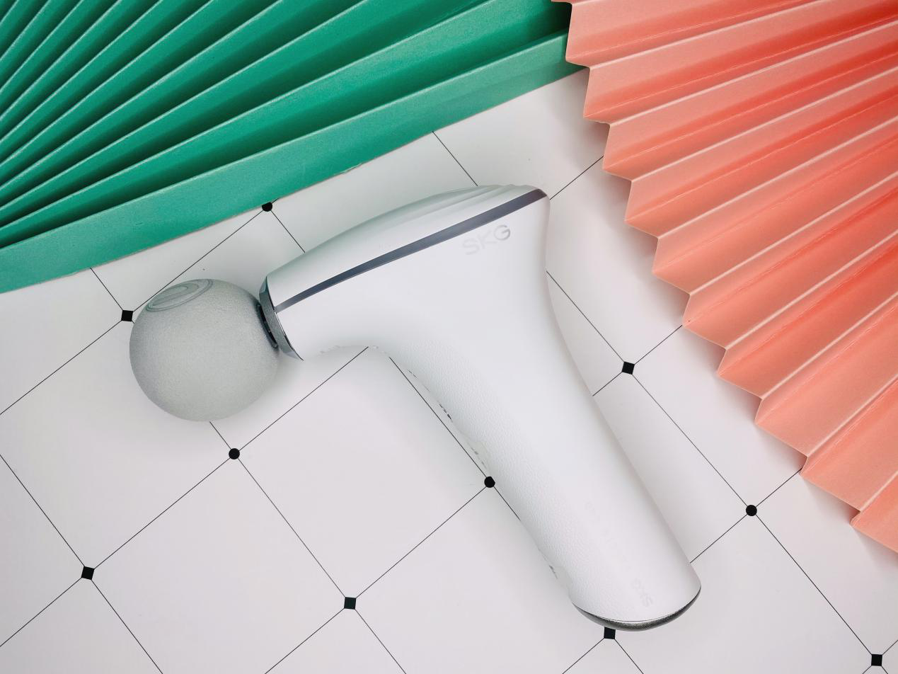 深度测评筋膜枪界的网红—SKG F5热敷按摩筋膜枪