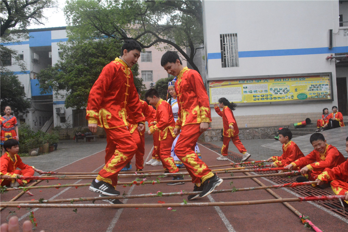 秀峰区桥头小学开展民族团结一家亲文明活动(图30)