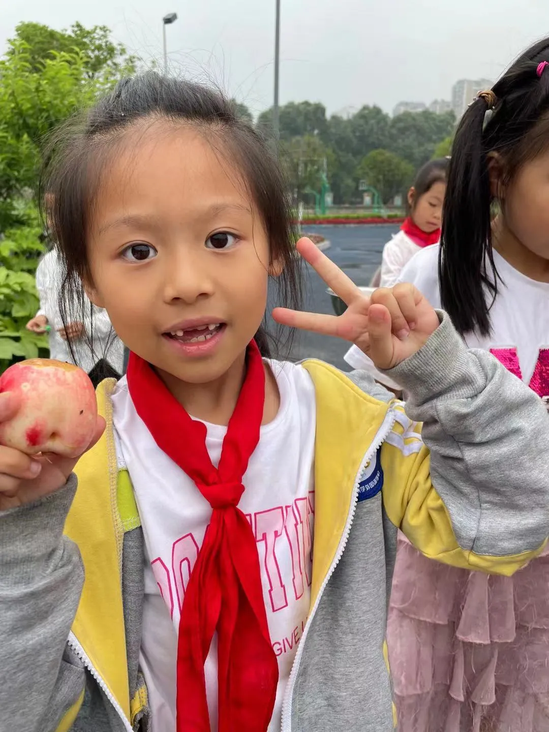 快乐劳动 幸福采摘——双流区实验小学外国语学校劳动课程