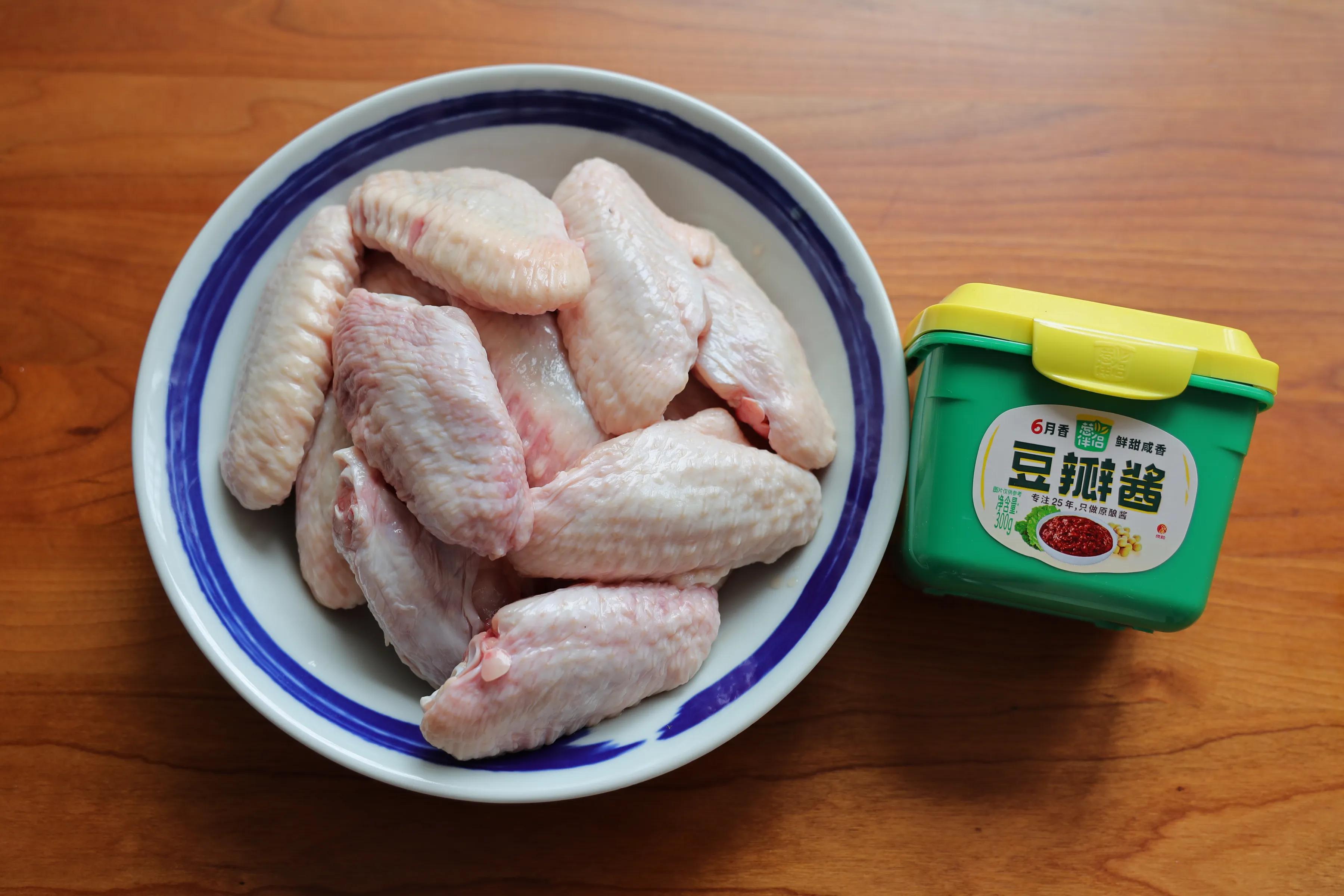 秋天，一定要试试鸡翅这吃法，比可乐鸡翅好吃更健康，孩子吃嗨了