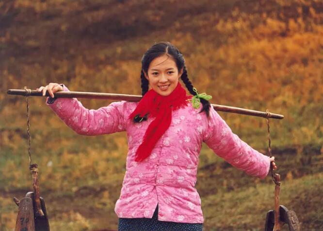 《你好，李焕英》票房突破50亿，贾玲遭导演团抵