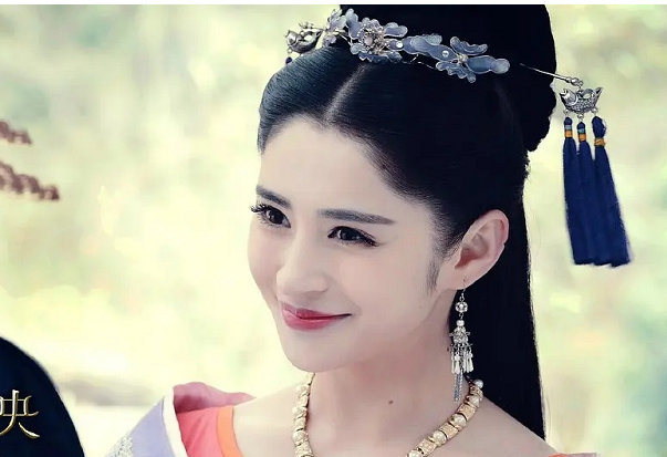 女星身材失控，脸变圆，为演戏努力减肥，她经历了什么？