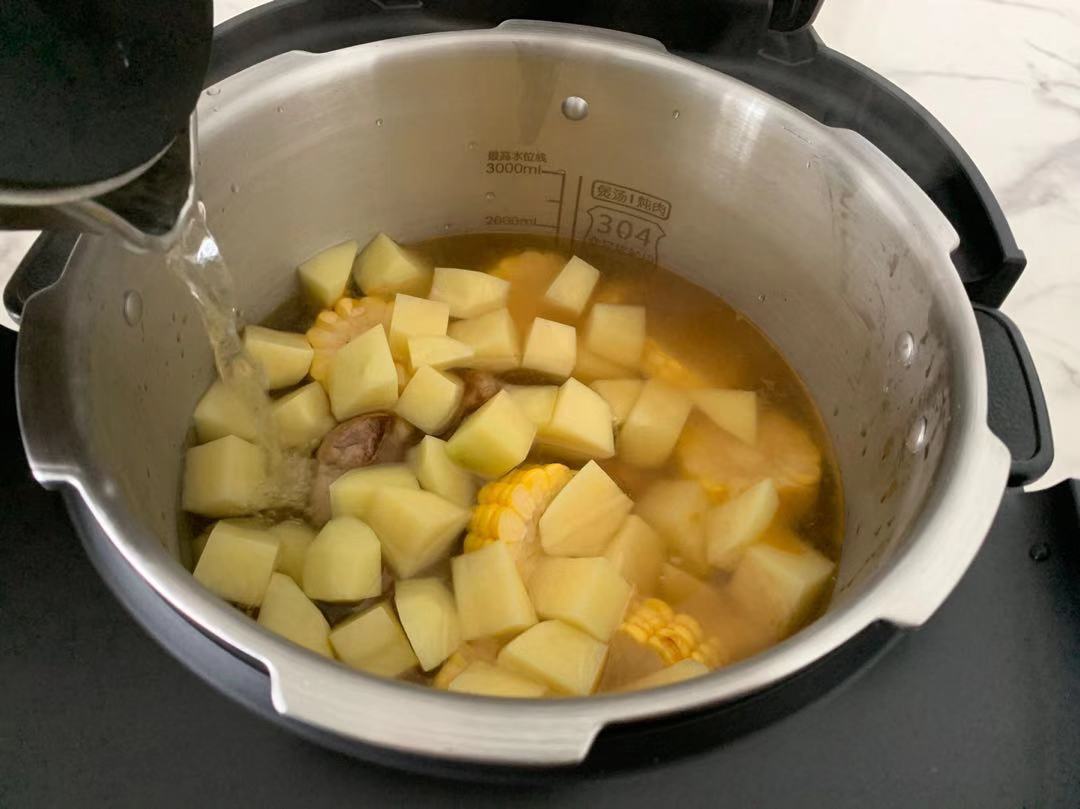 秋冬季節，多給家人喝這湯，低脂營養，湯鮮味美，做法超簡單