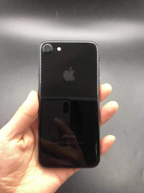 經典型号回望之iPhone 7：对灰黑色的另一种界定