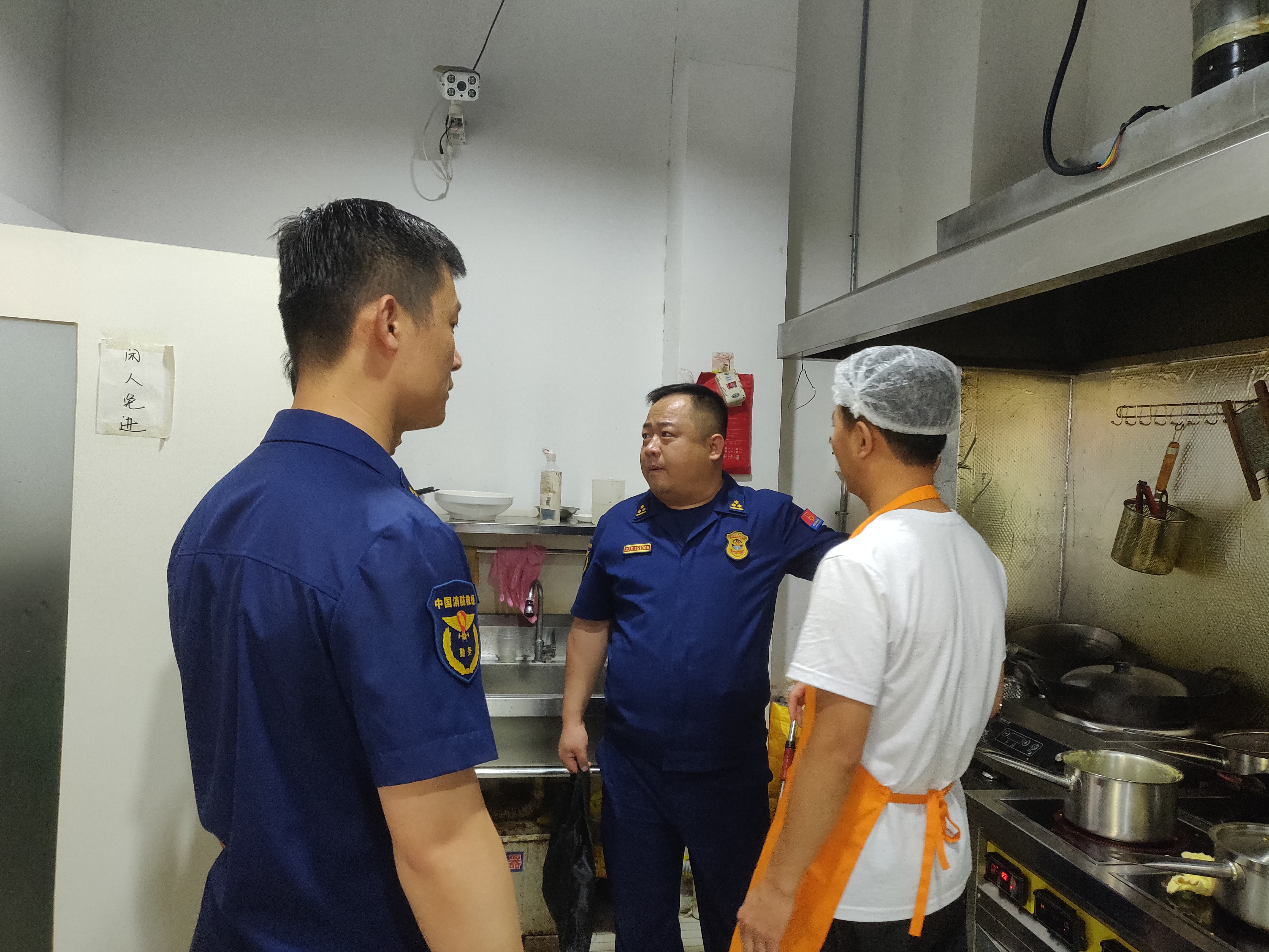 渭南高新消防救援大队万达金街餐饮商户开展消防安全专项检查