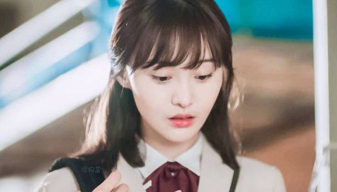 郑爽遭网友炮轰，不敬业还嘚瑟，粉丝再多也架