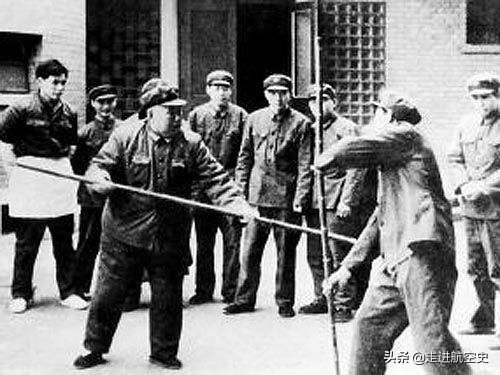 许世友三件葬品：茅台、猎枪、人民币，护送灵