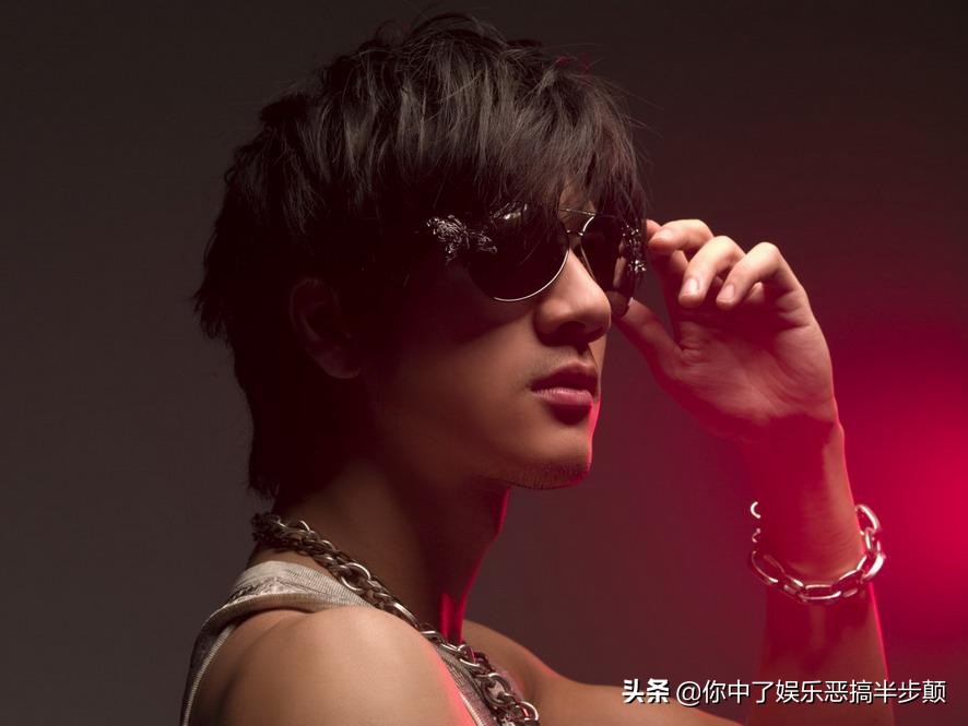周杰伦和王力宏20年来首次协作,演唱《 》,引发粉丝年夜暴乱
