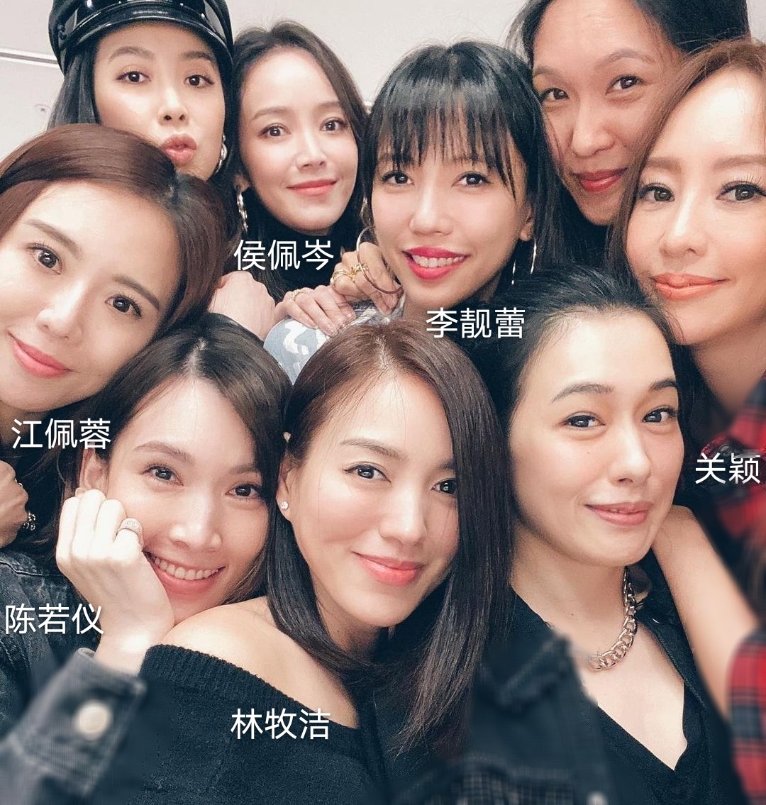 王力宏嬌妻帶娃看向日葵，李靚蕾和三個兒女穿同款，手牽手超有愛