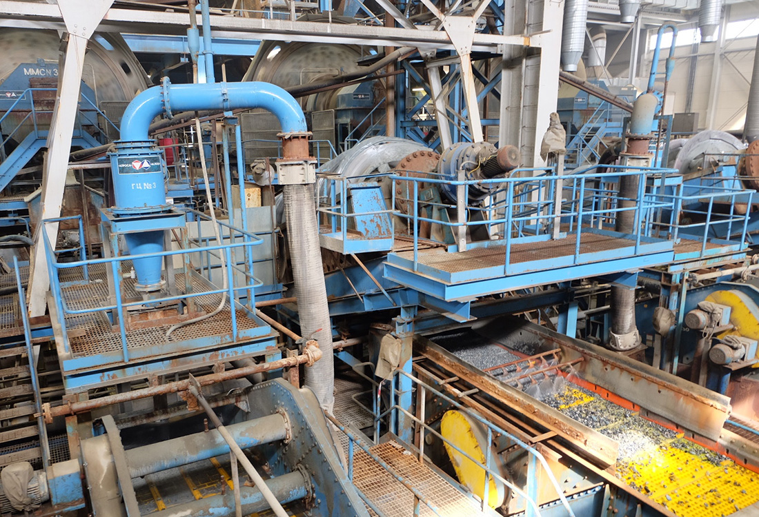 实拍俄罗斯最大钻石矿场，直接钻石诞生过程，原来是这么操作的