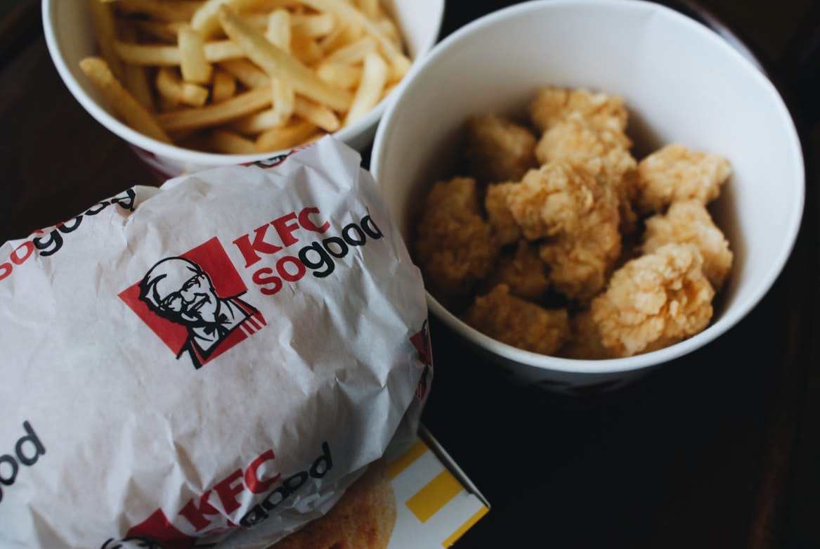 美国肯德基“无鸡可炸”？连KFC都没食材了，到底是咋回事？