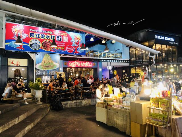 Thailand’s most lively "net celebrity" night market, crowded with people every day, many Chinese tourists go to check in