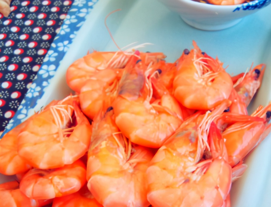 图片[1]-水煮虾的做法步骤图 虾肉鲜嫩味美无腥味-起舞食谱网