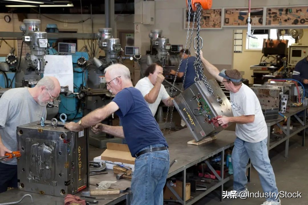 模具1亿元带动相关产业发展100亿，必须大力发展