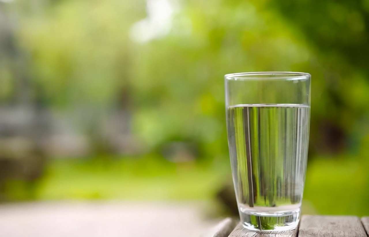 為何有的人一喝水就尿多，有的人卻沒有，哪種情況會更健康一些？