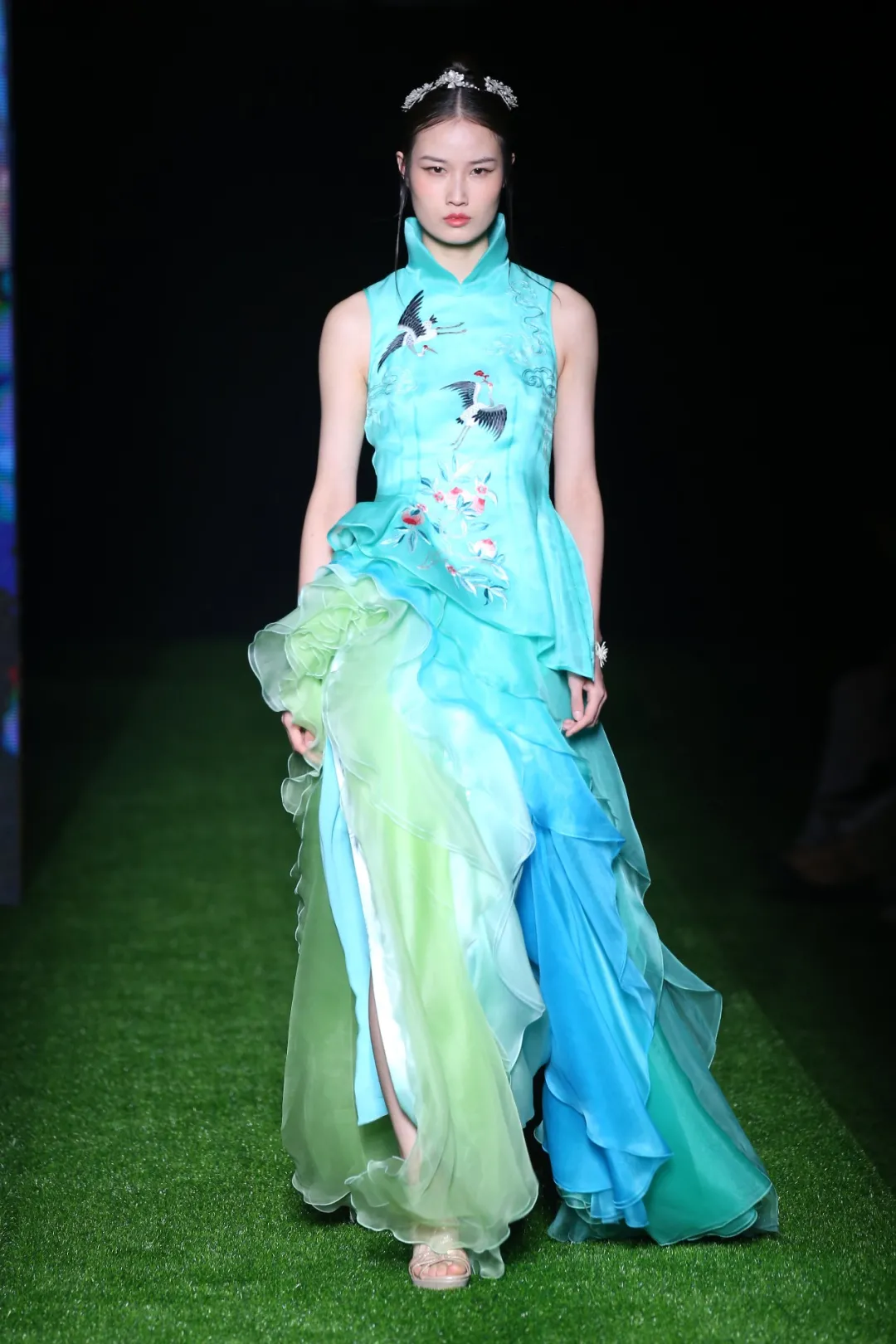 “雷蒙”、“伊里兰”、“宫溢”三大品牌联袂登陆2021北京时装周