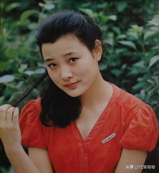 一婚嫁健身教练，二婚嫁华裔医生，如今59岁因学