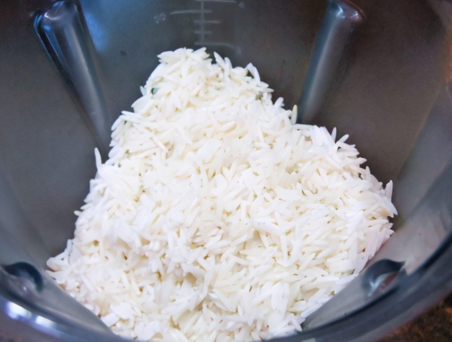 大米糕傳統做法，不用小蘇打和泡打粉，蓬鬆軟糯，比蛋糕還好