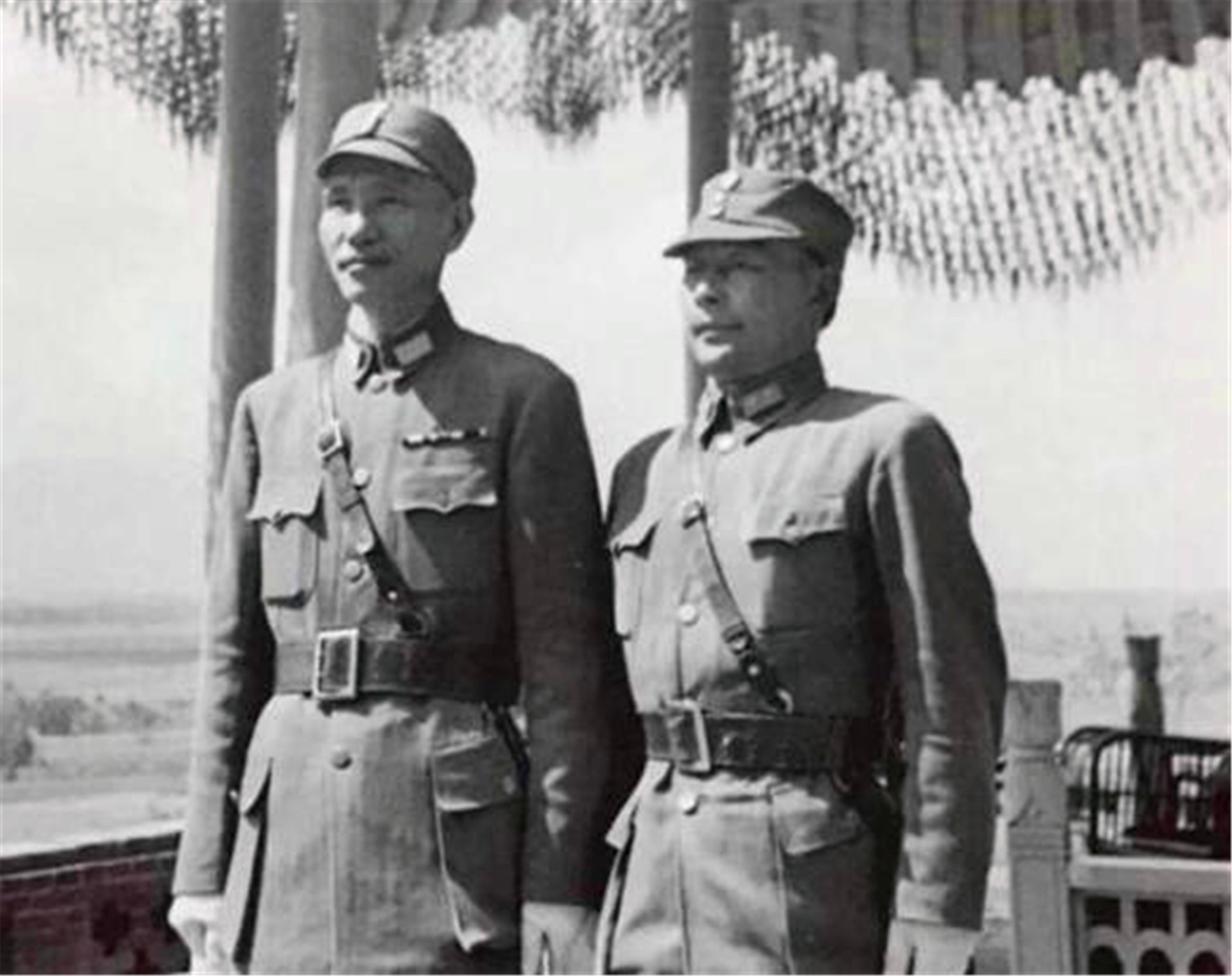 父亲到部队去看儿子：让你们军长出来！军长：