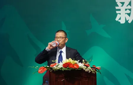 农夫山泉“印钞机”的幕后大佬：卖保健品起家，坐拥百亿医药企业