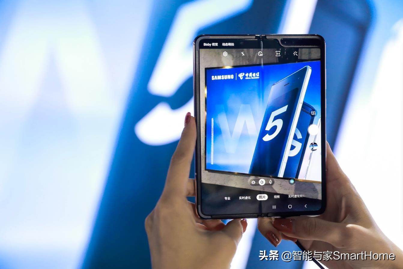 “心系天下”全新升级起航 三星电子携手并肩中国电信网公布W20 5G智能机