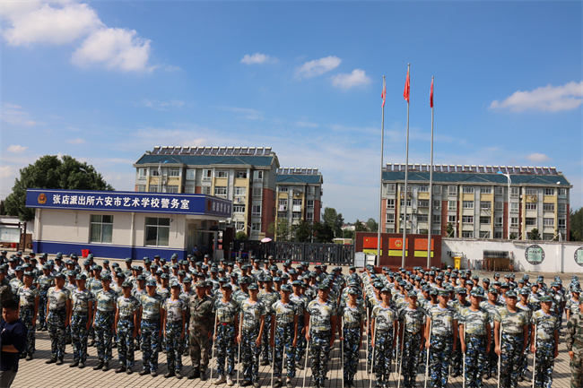 張店中學(xué)舉行2021級(jí)新生軍訓(xùn)匯報(bào)表演(圖2)