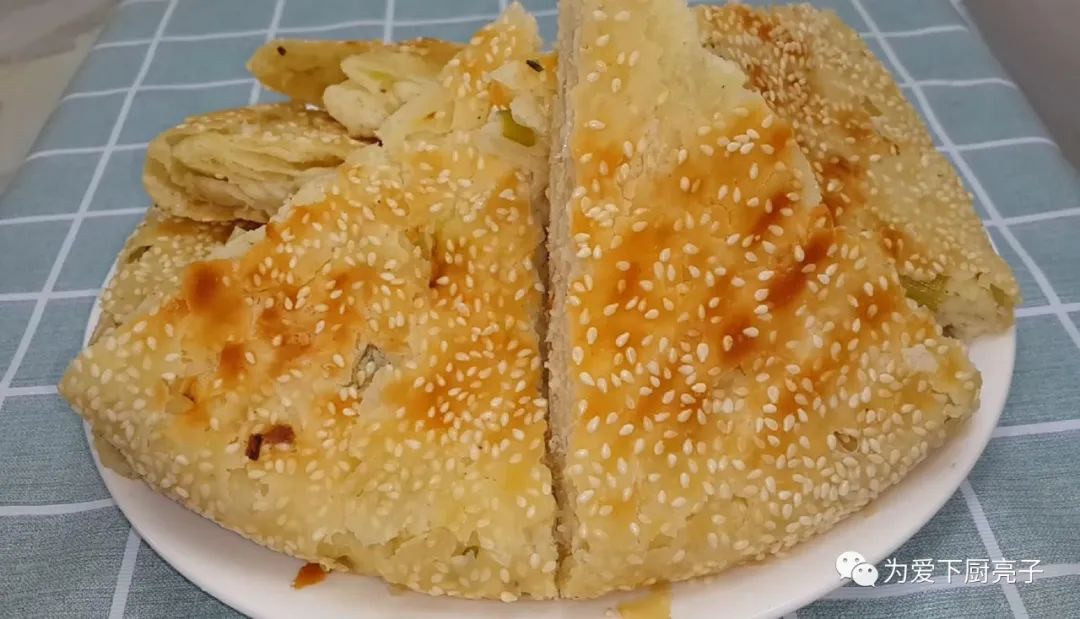 烙千層餅時，切記不要放小蔥，教你一招柔軟勁道，吃著真過癮