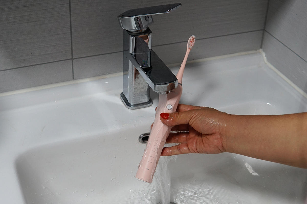 刷牙竟也有这么多学问，简评不伤牙的扉乐电动牙刷