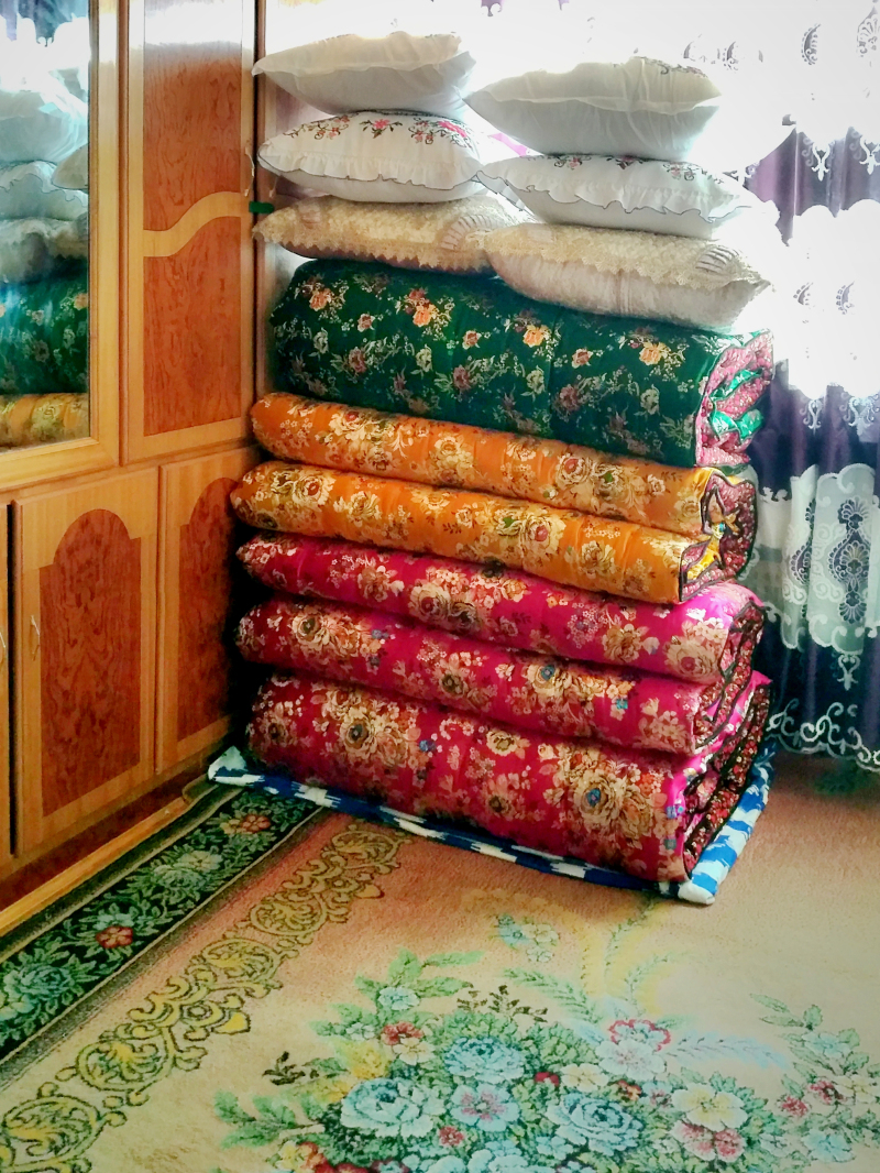 Travel Notes in Xinjiang: I was attending a Uzbek wedding, but I saw a luxury hotel in Kashgar