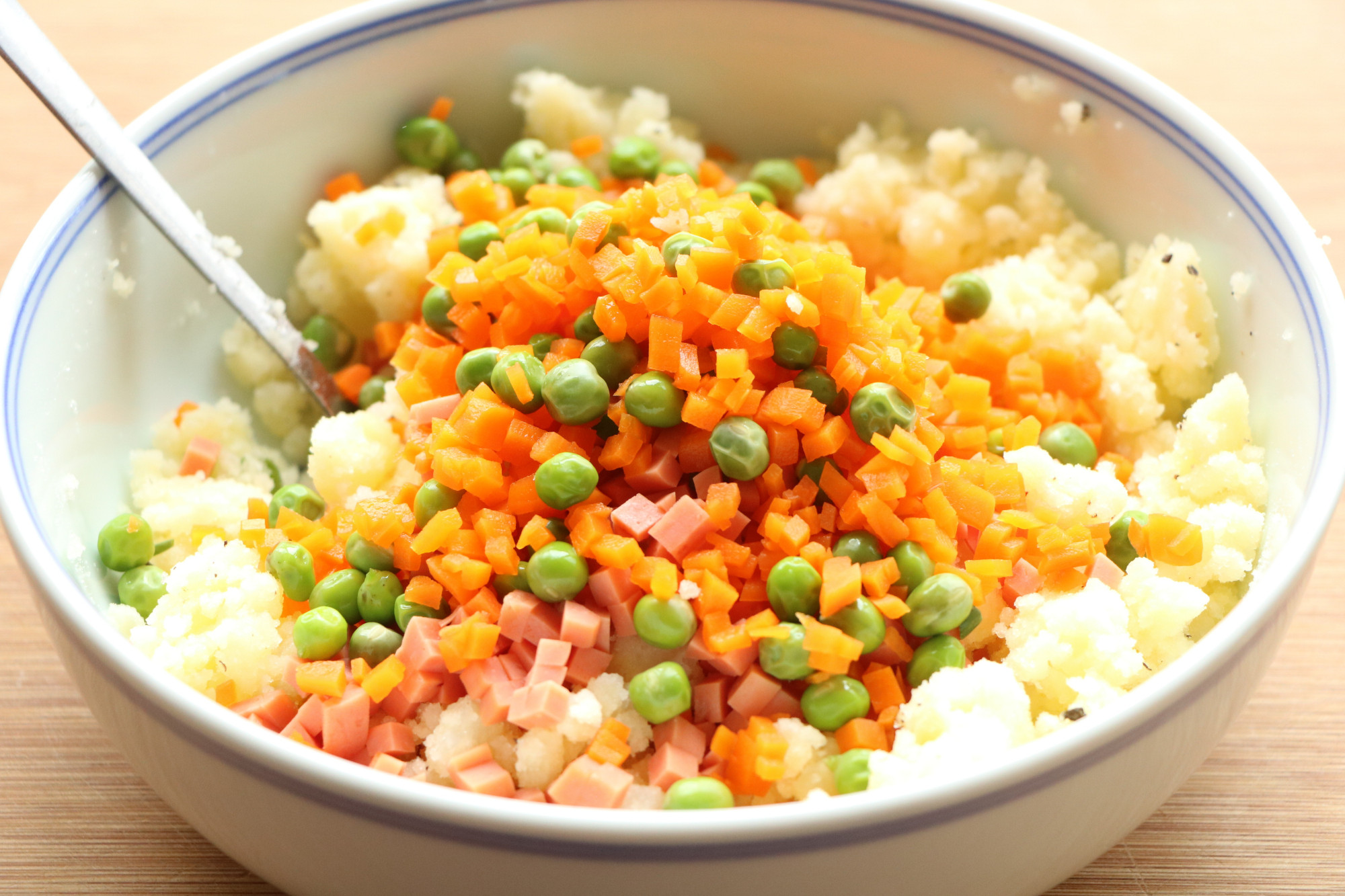 Since learning how to eat potatoes, children have to eat them the next day. It is simpler than pizza, and it tastes more delicious.
