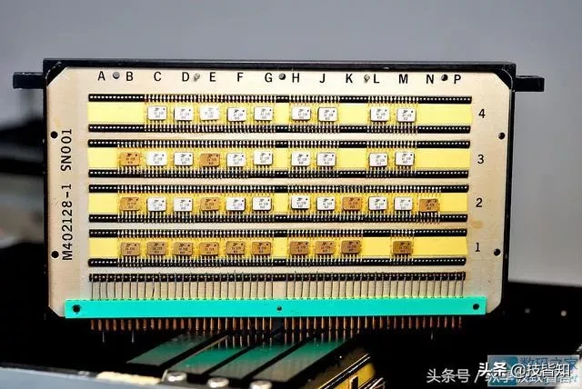 不服不行！硬核拆解1968年的美国军用计算机（附高清图）
