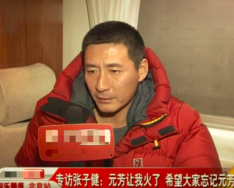 “元芳”张子健近况曝光，身型暴瘦满头白发，受伤坐轮椅跷二郎腿-第8张图片-大千世界