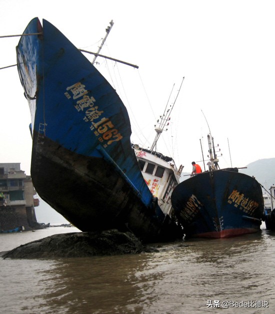 鲁荣渔2682号渔船惨案：33人出海仅11人归来，现实版“大逃杀”？