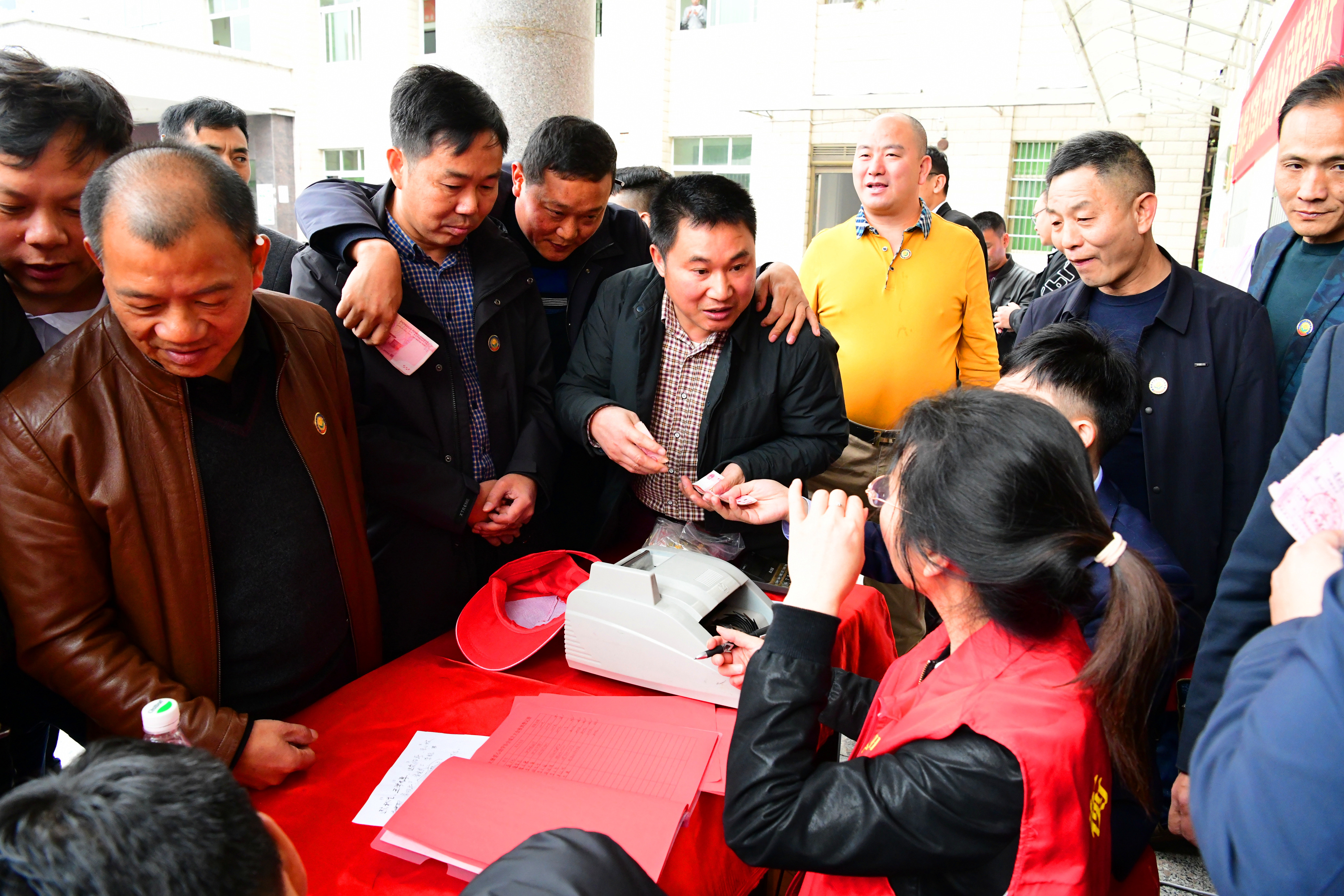 常宁市大堡爱心助学协会成立,当天现场捐款230万元