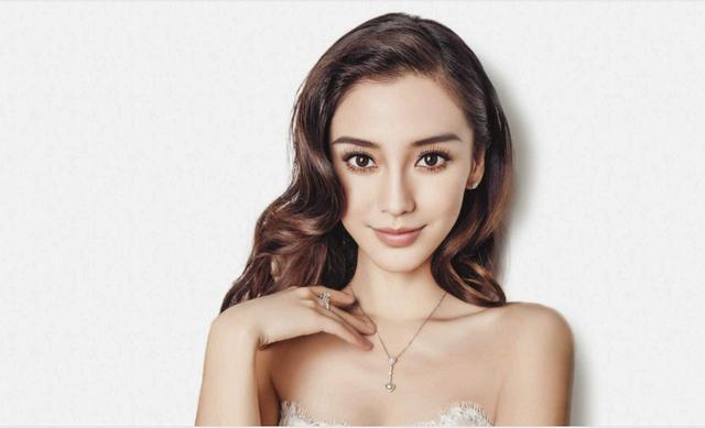 Angelababy Yang Ying is in " ace is right ace " in showed her harsh one side