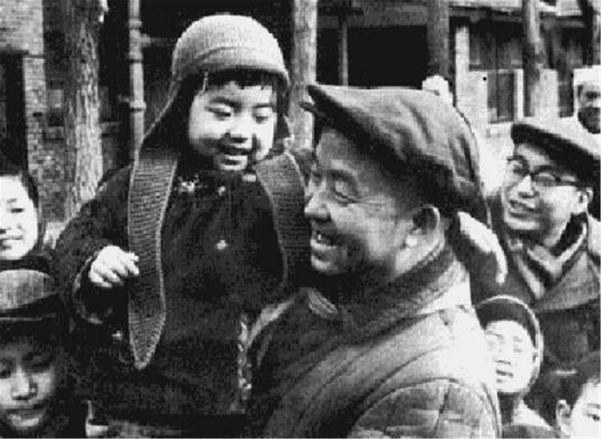 “铁人”王进喜47岁病逝，死后葬进八宝山，5个子女现状如何？