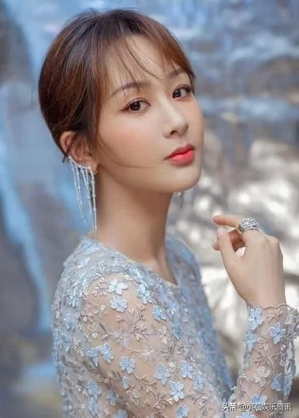 女星高中时照片：宋祖儿，鞠婧祎，杨紫像路人，陈钰琪让我沦陷