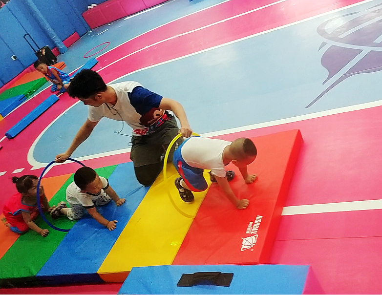 军人如何管教自己的孩子 有人说像管部队 他们管孩子有什么特点