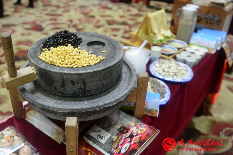 豐收合陽•最美秋色 合陽召開扶貧農(nóng)產(chǎn)品產(chǎn)銷對(duì)接會(huì)（組圖）