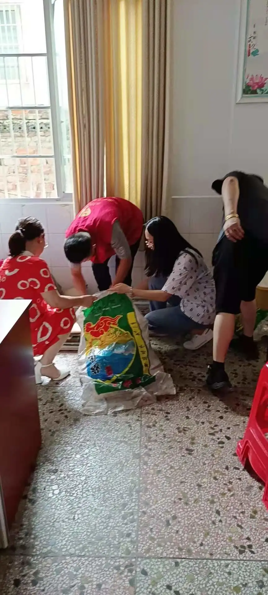 “一张纸献爱心”行动走进湘潭市第十一中学